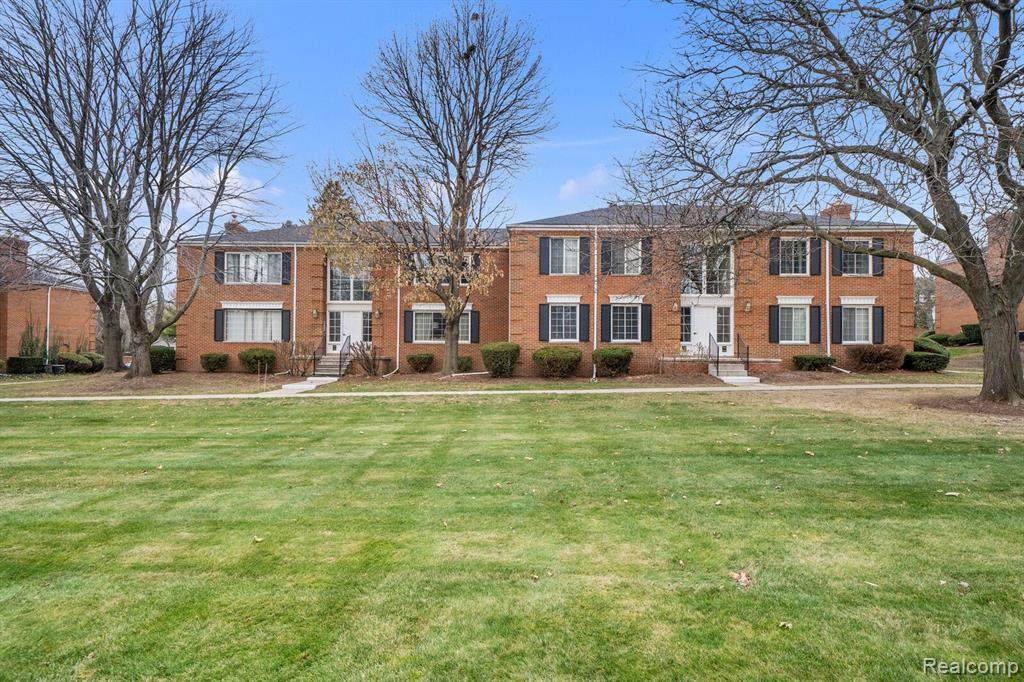 762 Fox Hills Drive - Photo 1