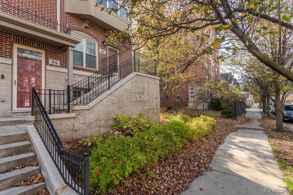 82 Adelaide Street - Photo 1