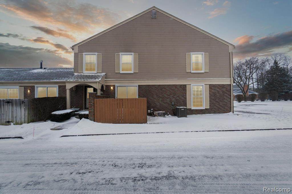 23707 Stonehenge Boulevard - Photo 1