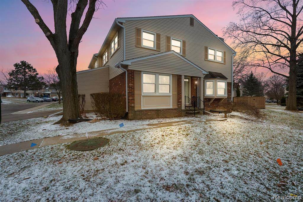 5173 Buckingham - Photo 1