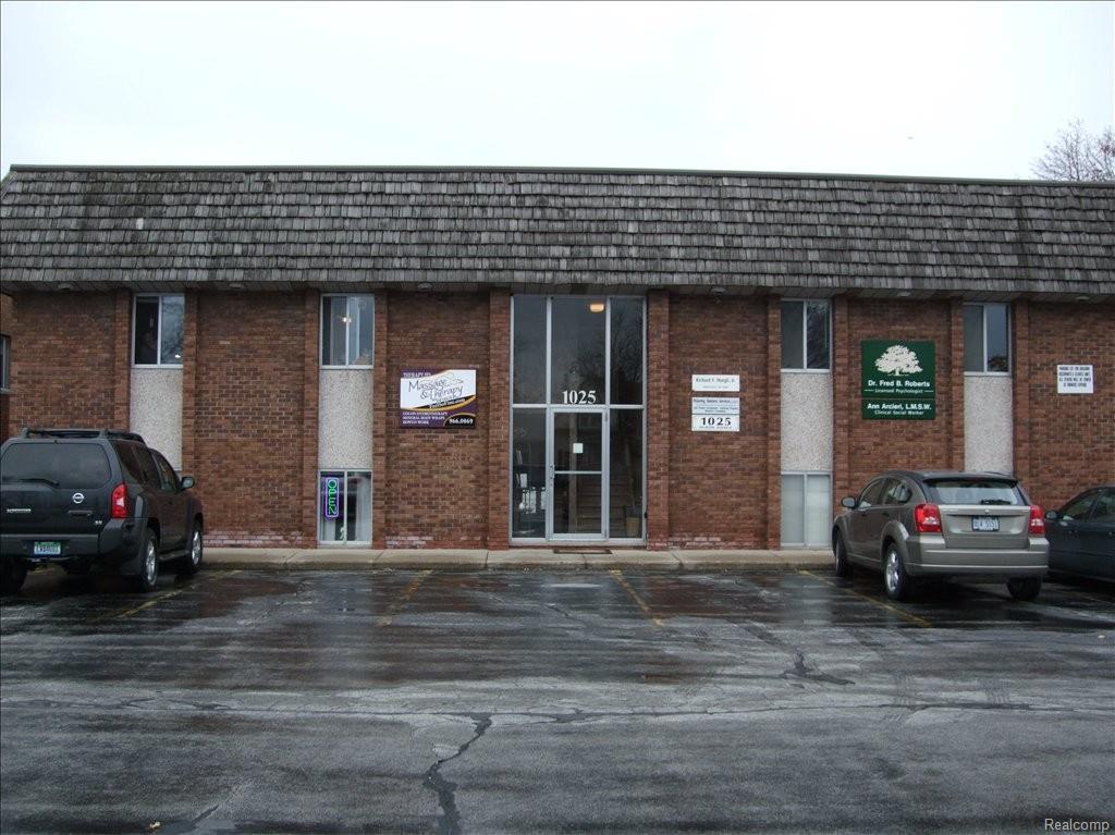 1025 Huron Ave - Photo 1