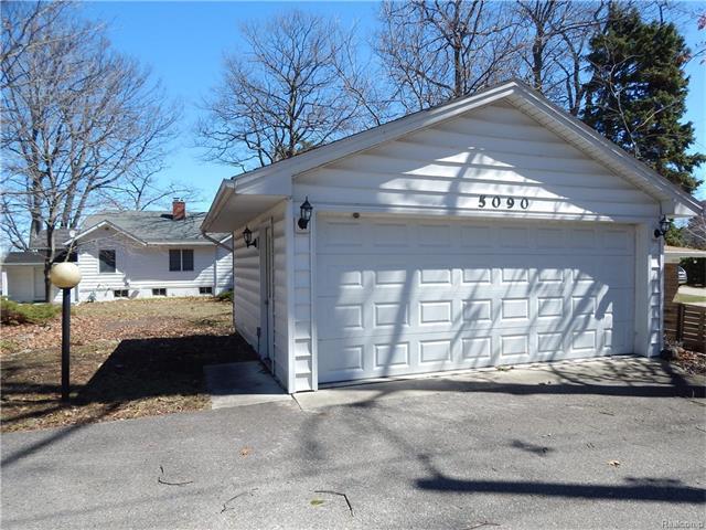 5090 Lakeshore Rd - Photo 1