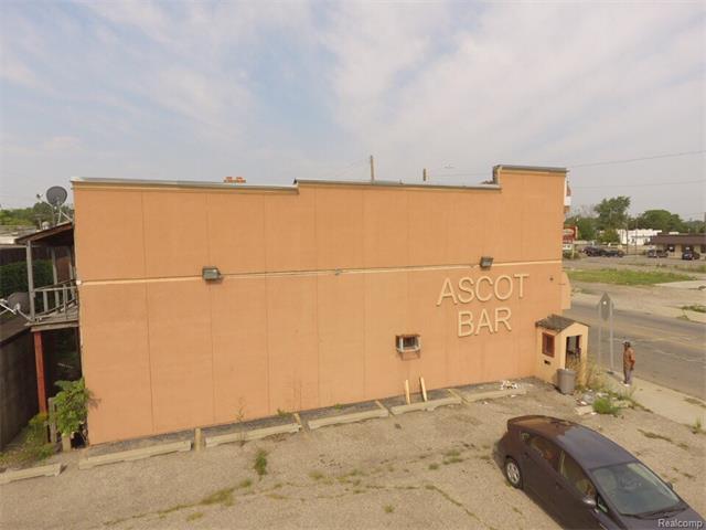 8915 Fenkell St - Photo 1