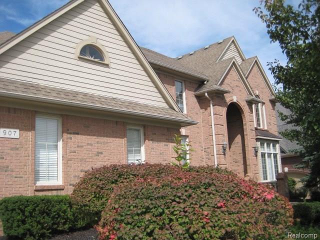 907 Majestic - Photo 1