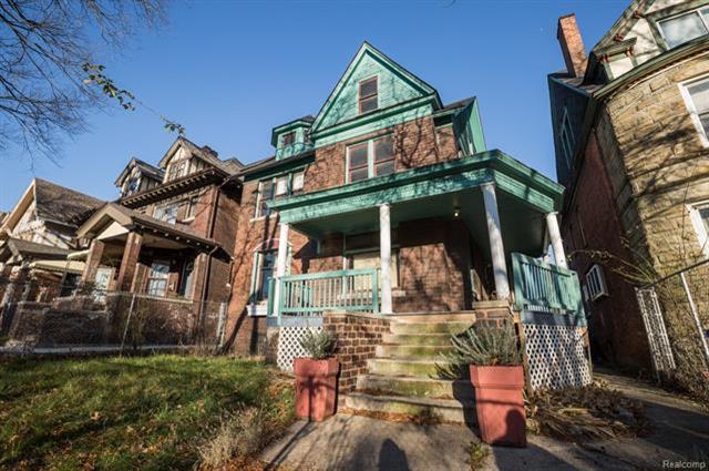 372 Grand Blvd - Photo 1