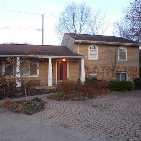 598 Park St - Photo 1