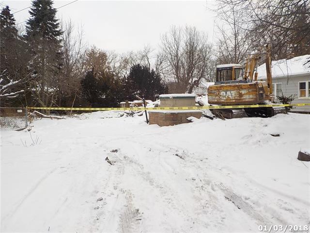 942 Ossington Ave - Photo 1