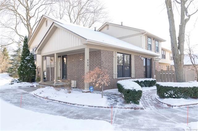 949 Sherwood Forest Dr - Photo 1