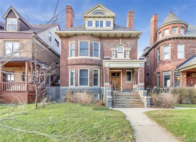 658 Forest Ave - Photo 1