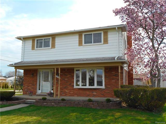 27166 Selkirk Street - Photo 1