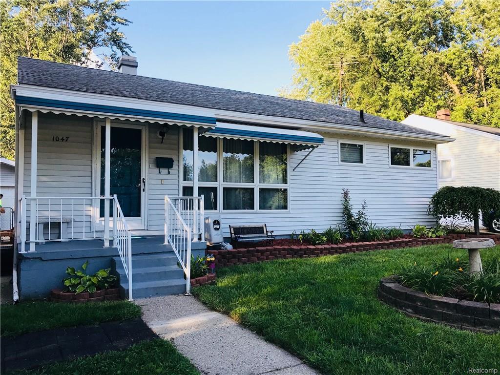 1047 Grove St - Photo 1