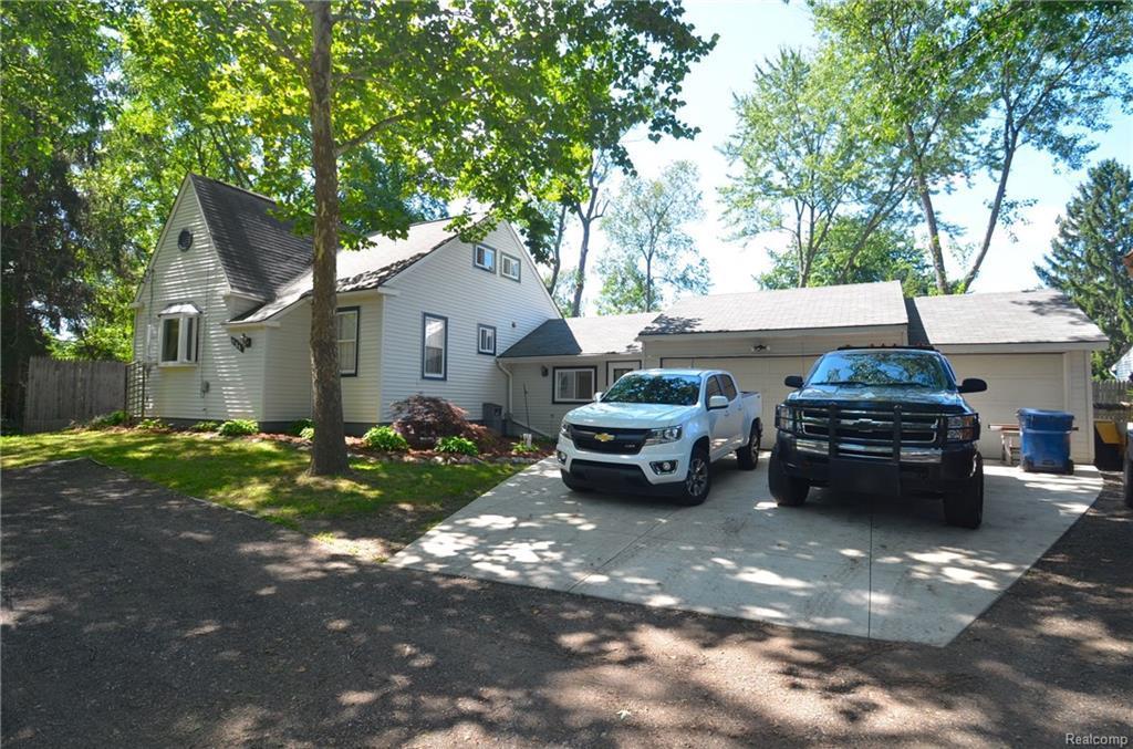 720 Farnsworth - Photo 1