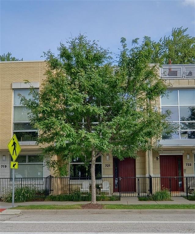 721 E 4th Street - Photo 1
