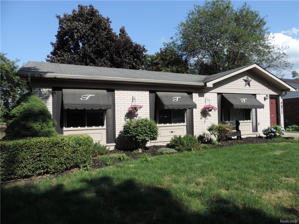 8872 Briarwood Dr - Photo 1