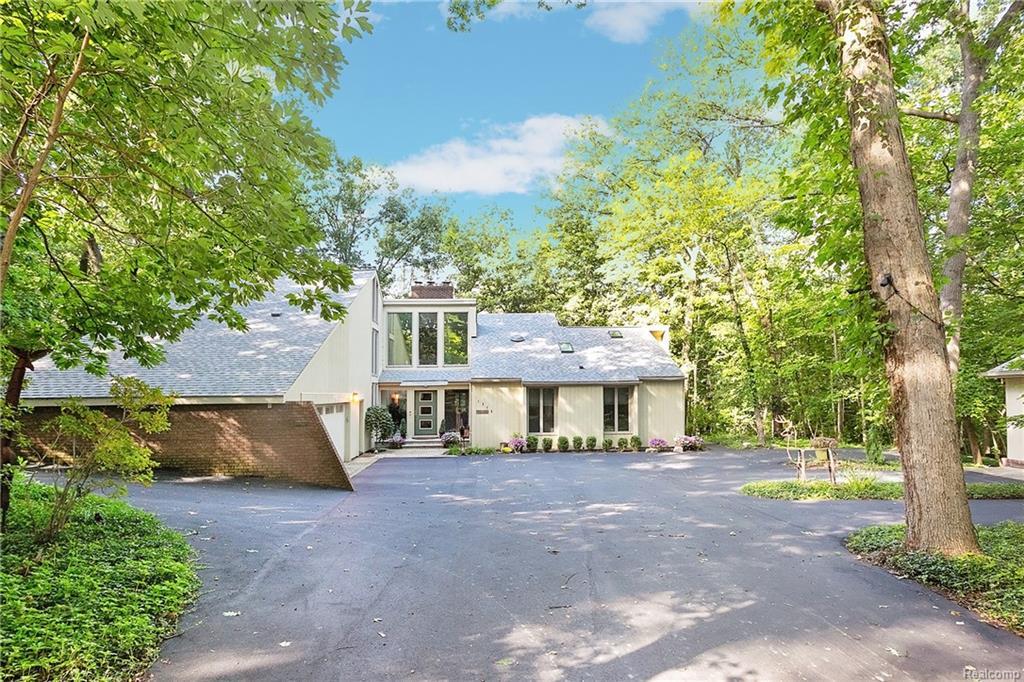 1375 Trowbridge Rd - Photo 1