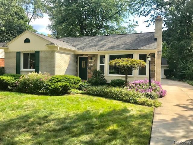 15705 Buckingham Ave - Photo 1
