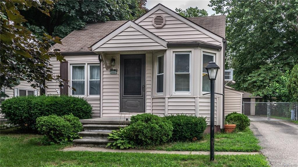 18540 Irving St - Photo 1