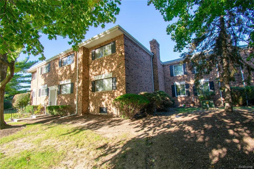 623 Fox Hills Dr - Photo 1