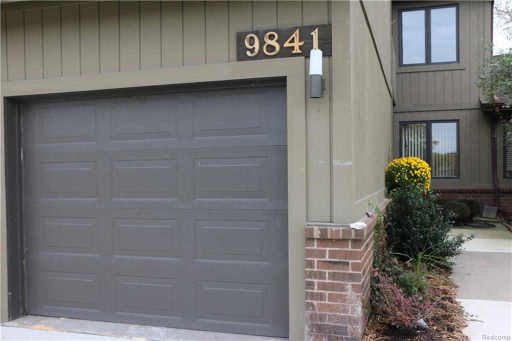 9841 Hawthorne Glen - Photo 1