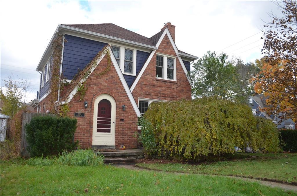 223 Kenwood Ave - Photo 1