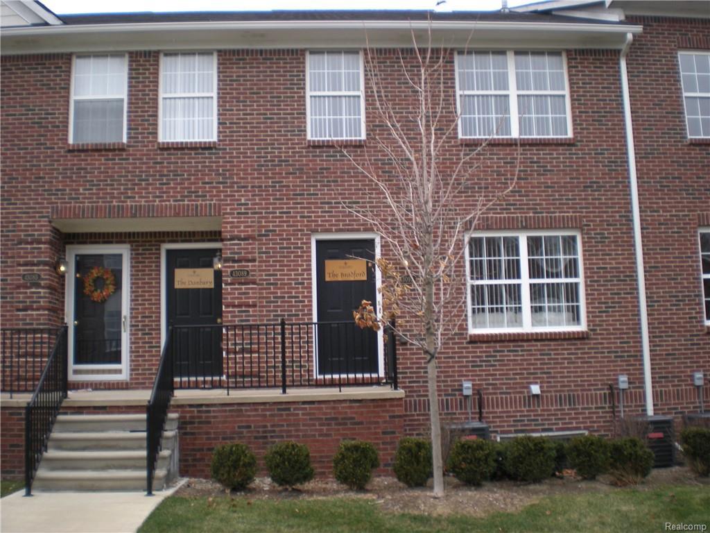 43053 Burlington Dr - Photo 1