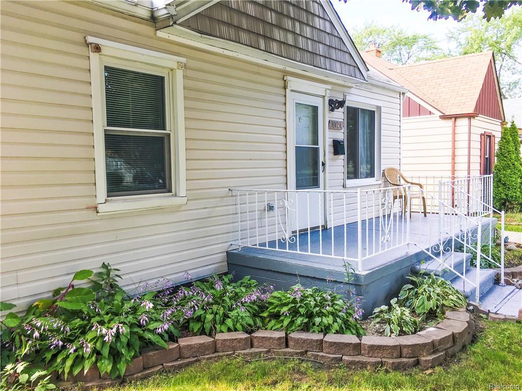4924 Hipp St - Photo 1