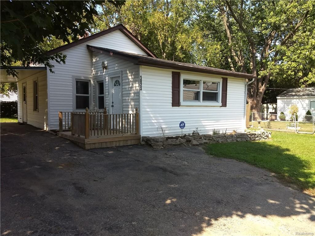 1023 Meadowlawn Dr - Photo 1