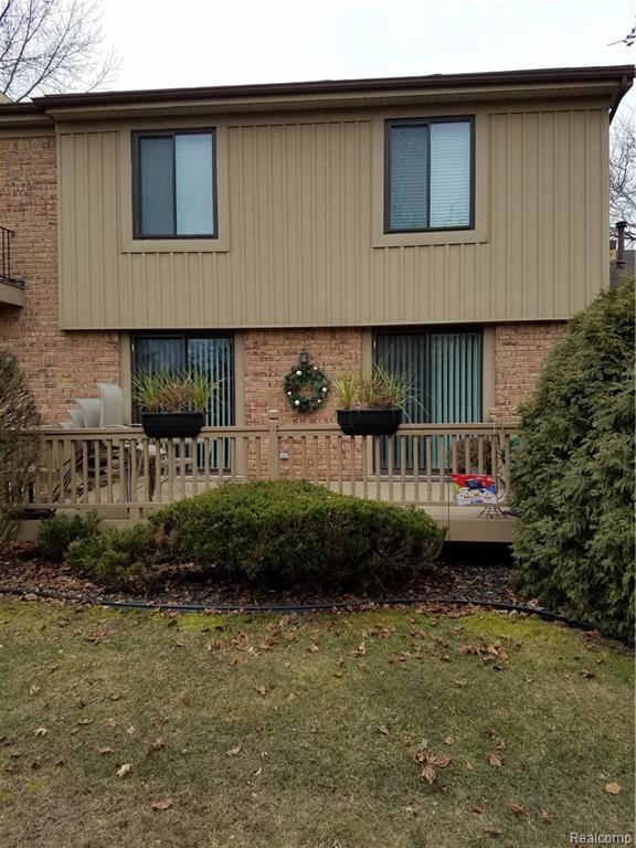 41635 Bedford Dr - Photo 1