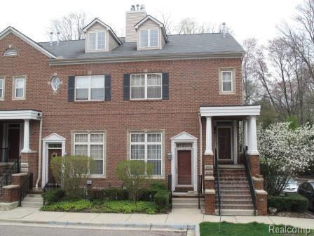 16932 Farmington Rd - Photo 1