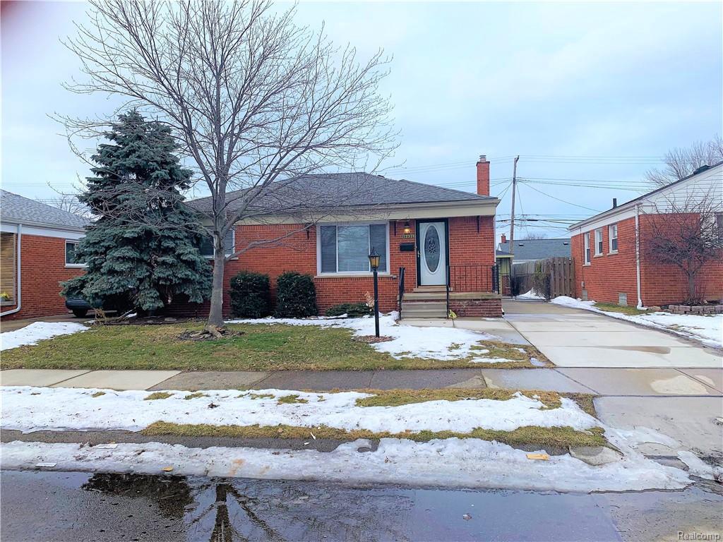 19921 Alger St - Photo 1