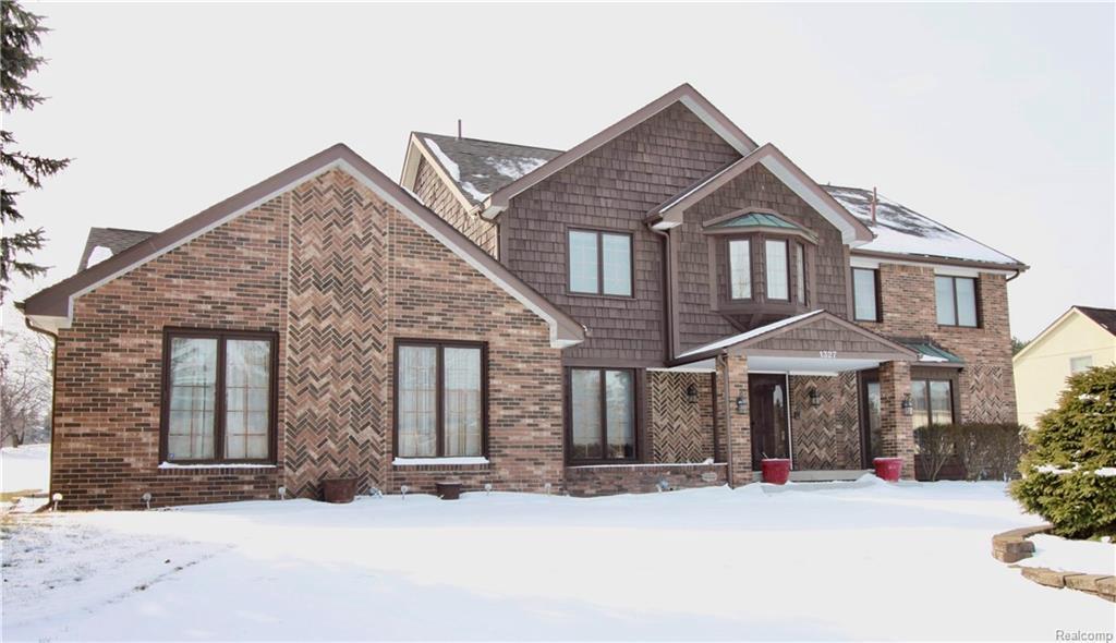 1327 Falcon Dr - Photo 1