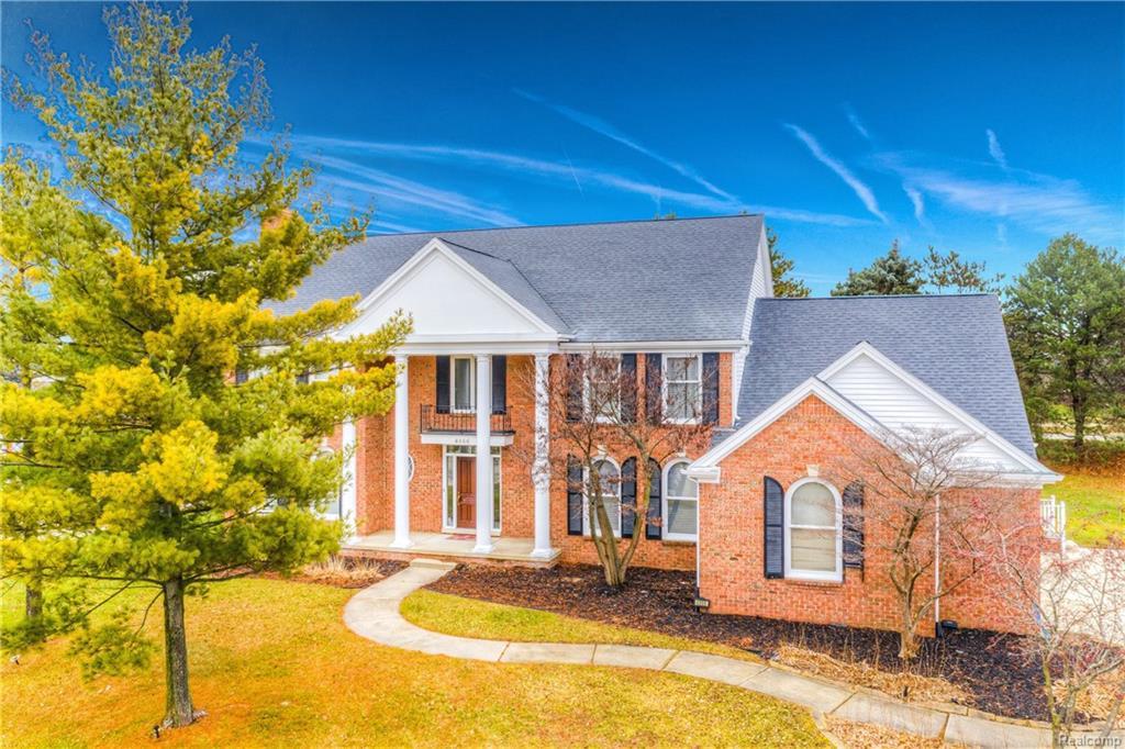 4866 Riverchase Dr - Photo 1