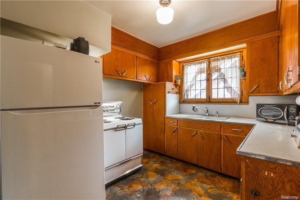523 Pleasant St - Photo 1
