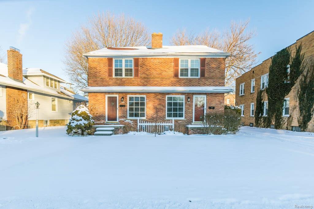 205 Pleasant St - Photo 1