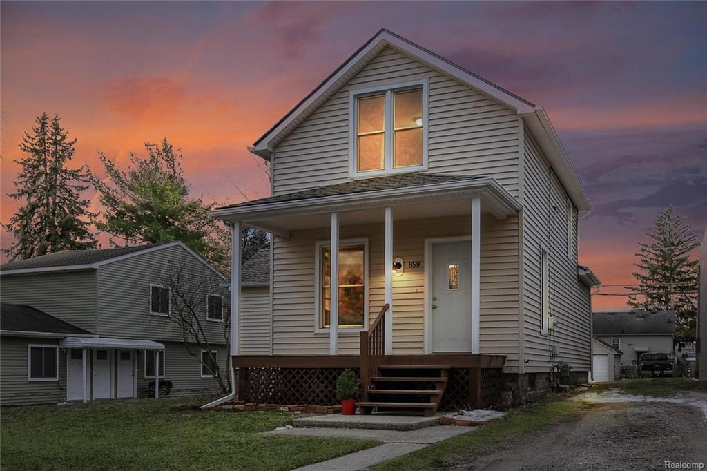 859 Irvin St - Photo 1
