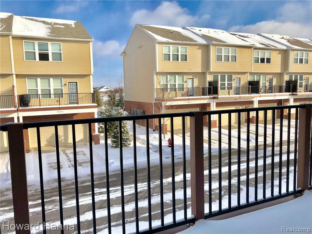 28000 Hopkins Dr - Photo 1