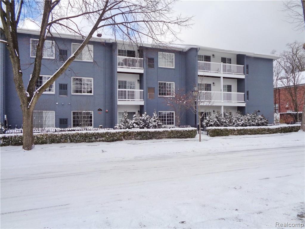 662 Purdy St - Photo 1