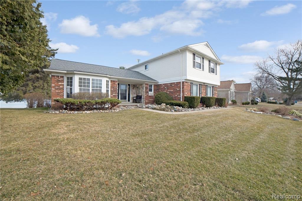 430 Lakes Edge Dr - Photo 1