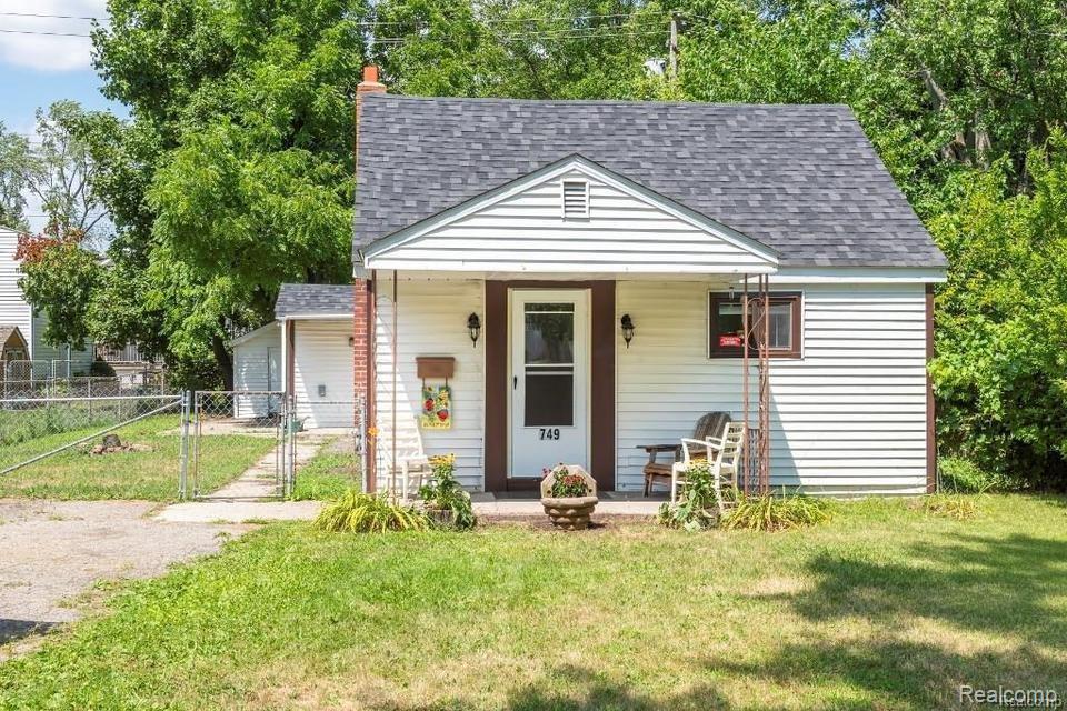 749 Mildred - Photo 1