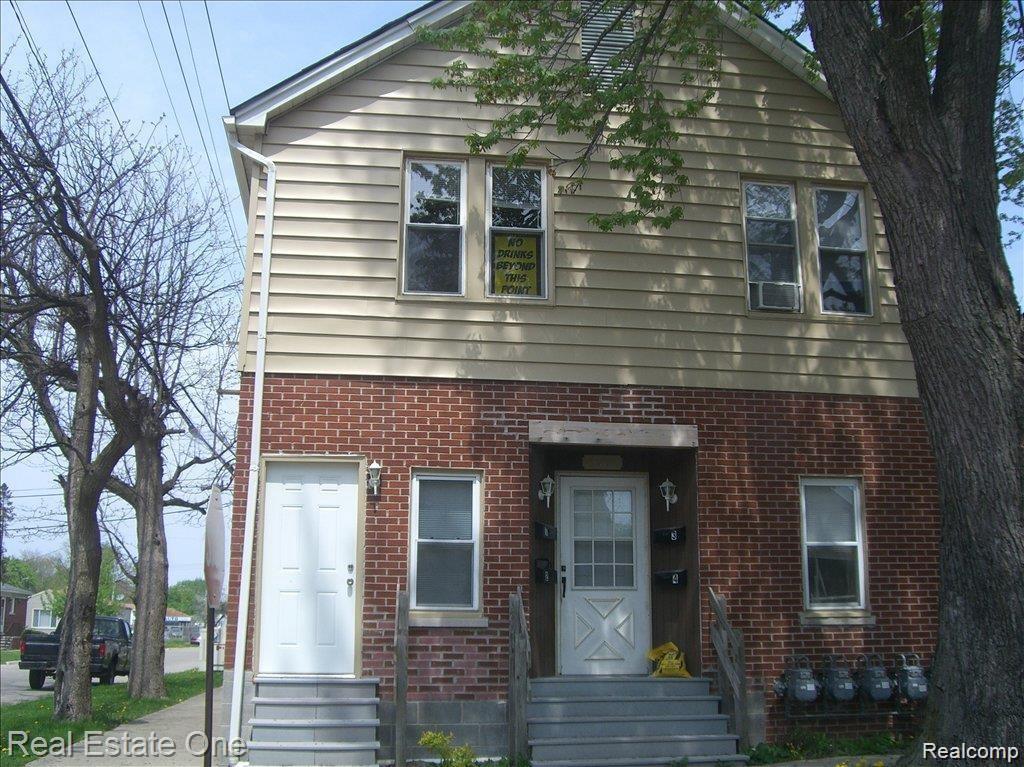 586 Park Ave - Photo 1