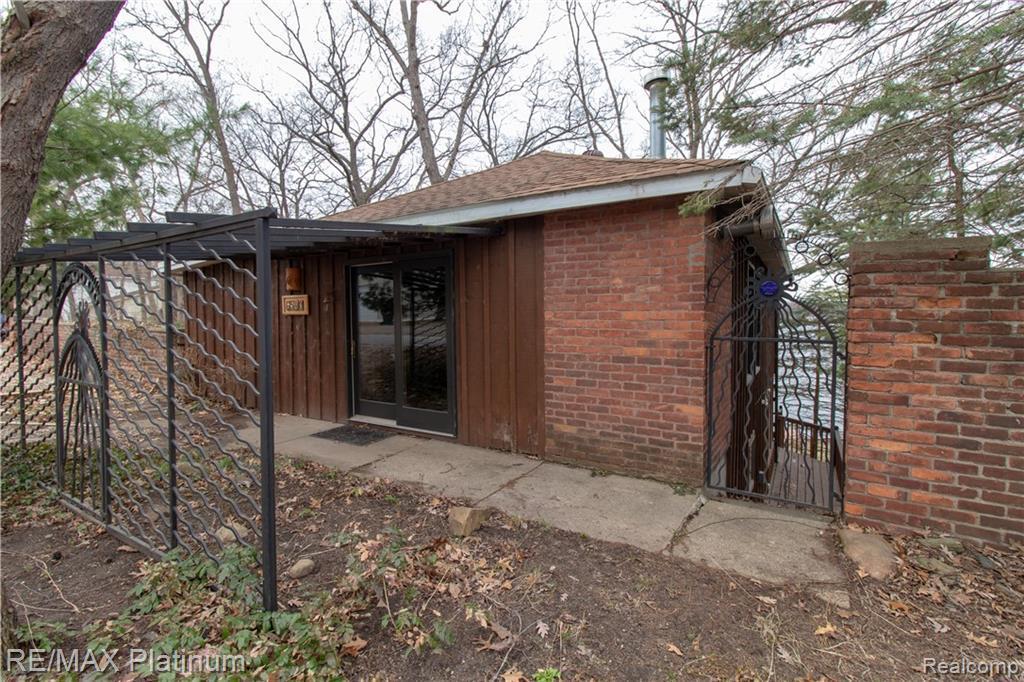 6540 Academy Dr - Photo 1