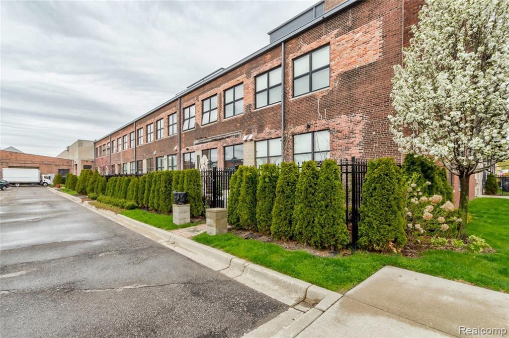 444 Willis St - Photo 1