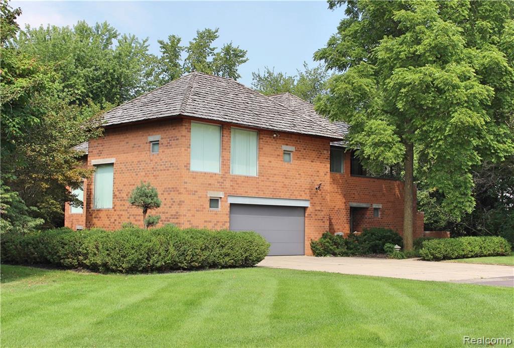 22285 Balmoral Dr - Photo 1