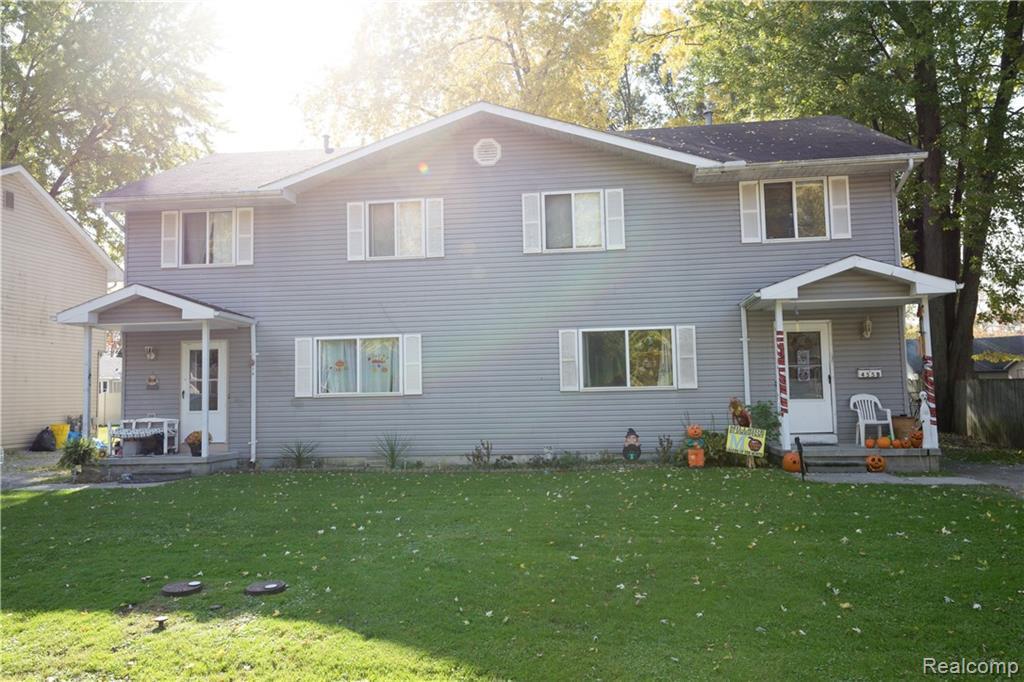 455 Maple St - Photo 1
