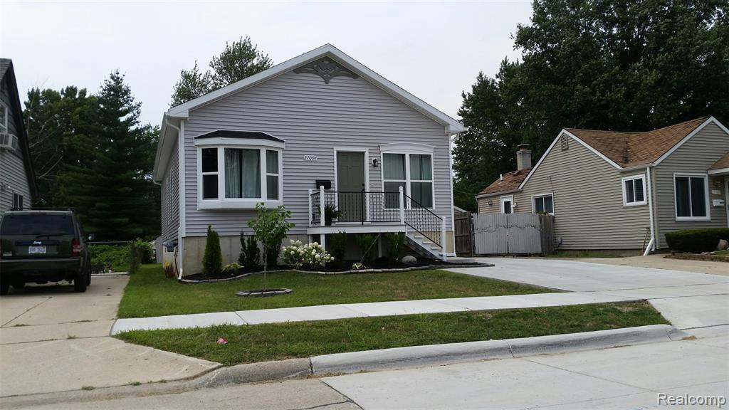 1587 W Saratoga Ave - Photo 1