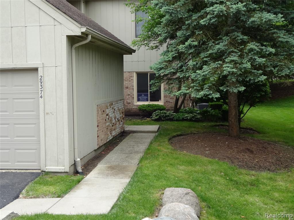 29374 Laurel Dr - Photo 1