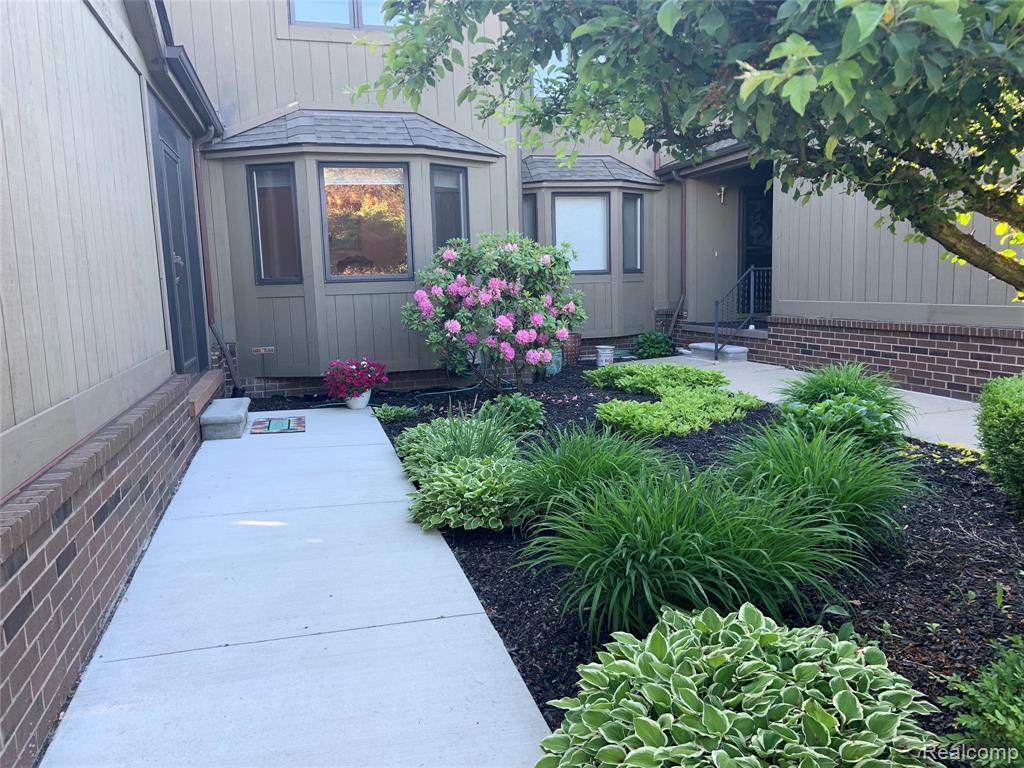 9991 Hawthorne Glen Dr - Photo 1