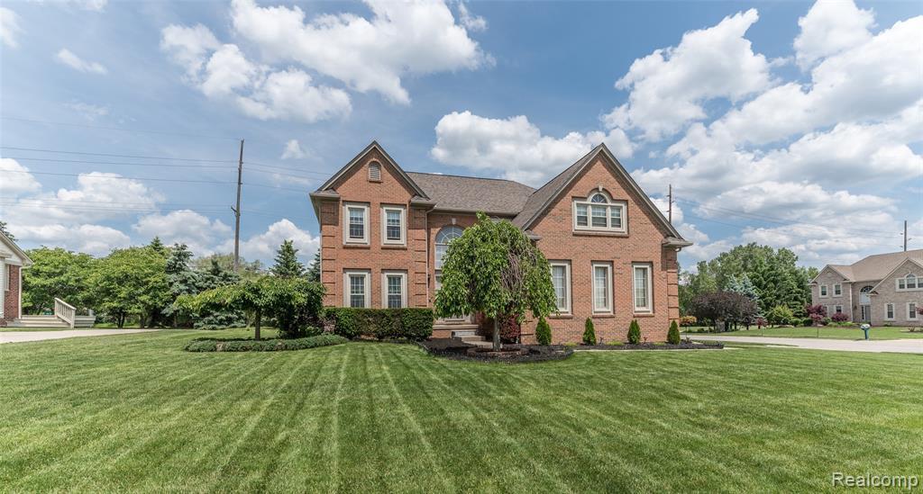 9076 Countrywood Dr - Photo 1