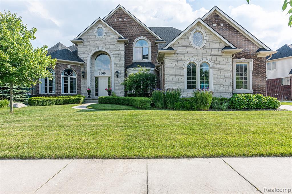 6000 Shadydale Dr - Photo 1