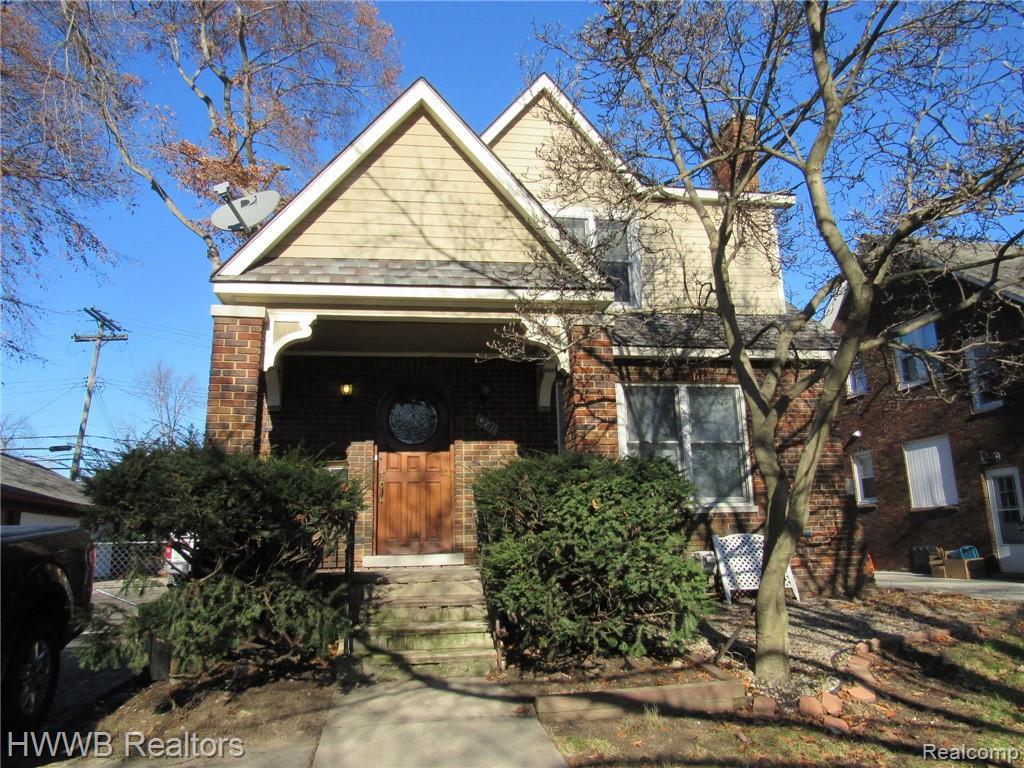 921 Gardenia Ave - Photo 1